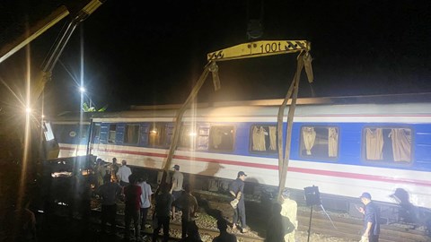 Hành khách không “quay lưng” với đường sắt sau sự cố tàu trật bánh ở Lăng Cô