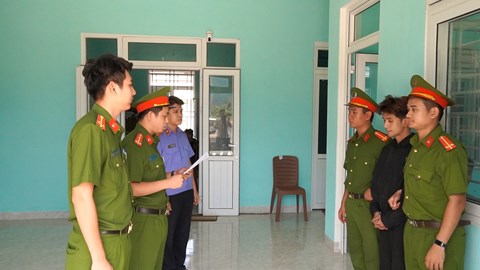 Bắt đối tượng dùng clip nhạy cảm để tống tiền người yêu cũ