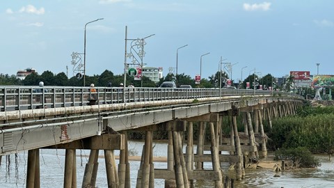 Cầu huyết mạch hơn 60 năm xuống cấp trầm trọng, người dân bất an