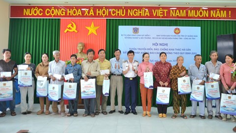 Cảnh sát biển đồng hành cùng ngư dân Quảng Ngãi