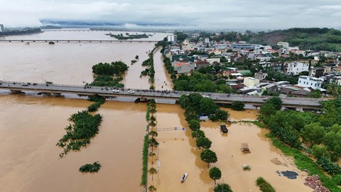 Mưa lũ gây thiệt hại nặng nề ở Quảng Ngãi
