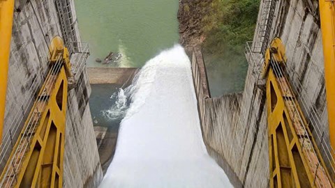 Chủ động vận hành điều tiết hồ, dành dung tích để đón nước, cắt lũ cho hạ du