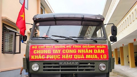  Lực lượng Bộ CHQS Quảng Ngãi hỗ trợ khắc phục mưa lũ 