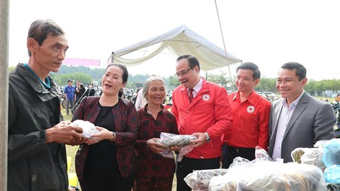 Tết Nhân ái ở Quảng Ngãi: Trao 1.000 suất quà cho người nghèo