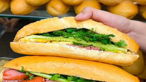 Quảng Ngãi: Hàng chục người nhập viện nghi ngộ độc sau khi ăn bánh mì