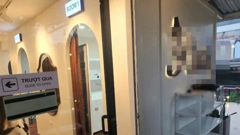 Hàng chục clip nhạy cảm của khách hàng nữ bị phát tán từ tiệm chụp ảnh ở Hà Nội