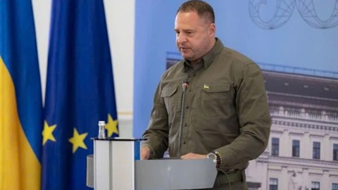 Cú sốc ở Ukraine, “cánh tay phải” của Tổng thống Zelensky bất ngờ từ chức 