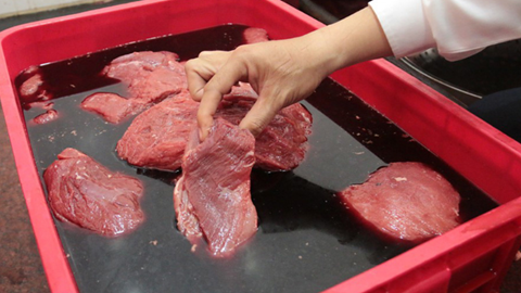 Trách nhiệm của 75 quán ăn nhập “thịt bò giả” bán cho thực khách ra sao?