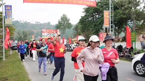 Ngày chạy Olympic tại Điện Biên thu hút  gần 23.000 người tham gia