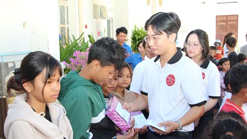 “Cùng em đến trường” - lan tỏa việc làm thiện nguyện