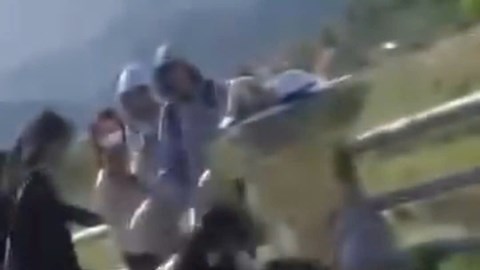 Lại một vụ nữ sinh bị đánh hội đồng