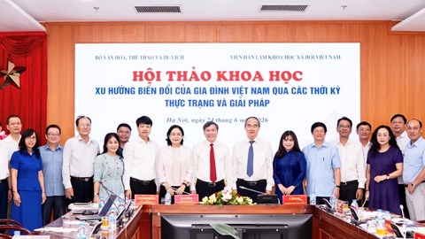 Gia đình Việt Nam đang đối mặt với nhiều thách thức trong kỷ nguyên số