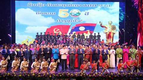 Nghệ thuật kết nối trái tim nhân dân Việt Nam - Lào
