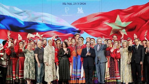 Tôn vinh bản sắc văn hóa, củng cố quan hệ hữu nghị Việt – Nga