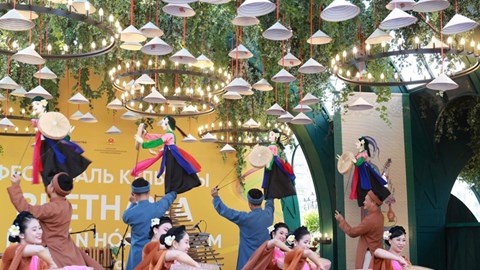 Lần đầu tiên trước Quảng trường Đỏ tràn ngập sắc màu và phong vị văn hóa Việt