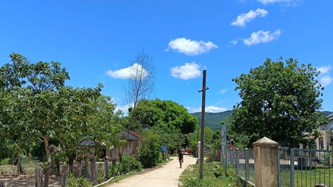 Làng đồng bào “nhiều không” sắp có lưới điện quốc gia