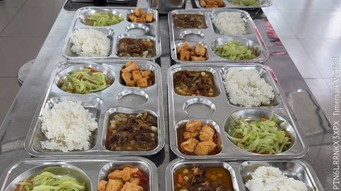 Nỗi niềm... suất ăn bán trú
