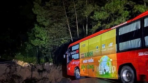 Lâm Đồng: Đèo Mimosa đứt gãy làm 2, giao thông hoàn toàn tê liệt