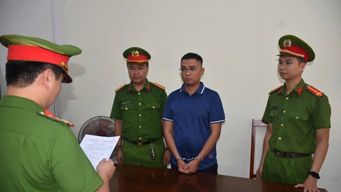 Khởi tố, bắt tạm giam đối tượng lừa đảo hơn 15 tỉ đồng dưới hình thức “đáo hạn ngân hàng”