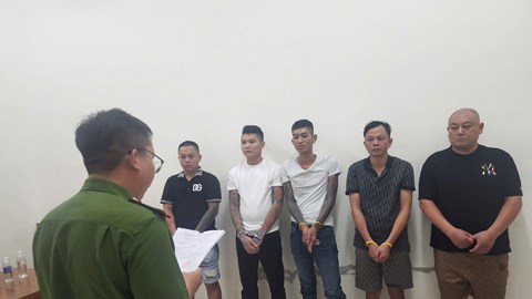 Tạm giữ nhóm đối tượng bắt giữ người trái pháp luật 