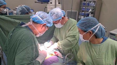Kích hoạt báo động đỏ, cứu sống nữ sinh 18 tuổi nguy kịch do tai nạn giao thông