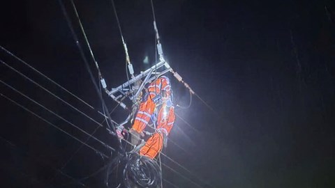 Gần 99% khách hàng miền Trung đã có điện trở lại sau mưa lũ