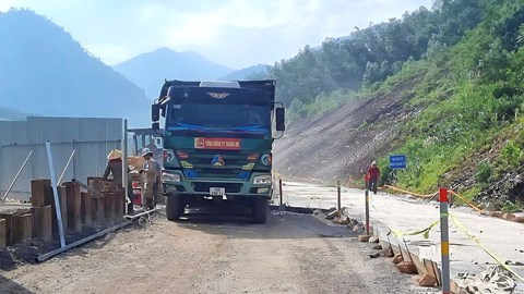 Cao tốc La Sơn - Túy Loan tạm lưu thông một làn, cấm xe khách và xe tải nặng