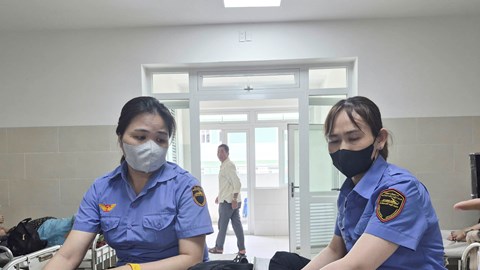 Nữ nhân viên gác chắn bị hành hung khi làm nhiệm vụ: Cần xử lý nghiêm hành vi côn đồ