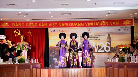 Lan toả và quảng bá áo dài Việt Nam ra thế giới