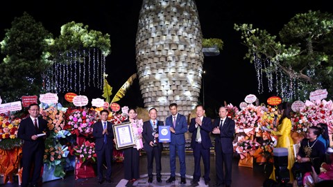 Bắc Ninh: Tháp Thần Nông được trao chứng nhận Kỷ lục thế giới