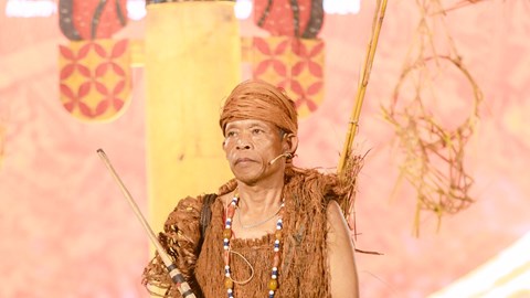 Độc đáo trang phục vỏ cây của người Cơ Tu