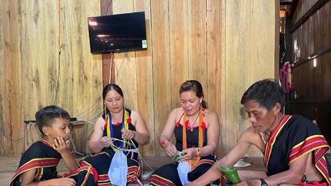 Đồng bào Ca Dong ở Cao Sơn làm du lịch cộng đồng 