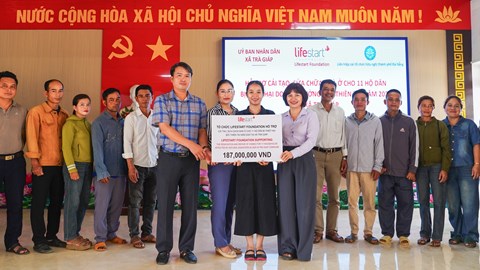 Hỗ trợ sửa chữa nhà ở cho 11 hộ dân bị ảnh hưởng bởi thiên tai 