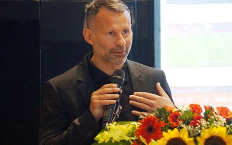 Huyền thoại bóng đá Ryan Giggs chia sẻ về phát triển bóng đá tại Nghệ An, Hà Tĩnh - Anh 1