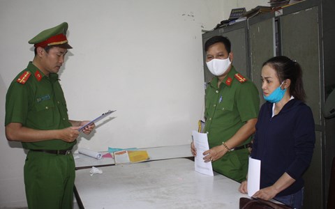 Lừa đảo hàng tỉ đồng bằng thủ đoạn bán dầu ăn “khuyến mãi” - Anh 1