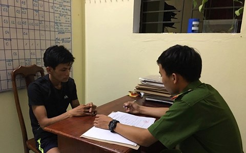 Kẻ hành hung thành viên chốt kiểm soát dịch Covid-19 ở Quảng Nam ra đầu thú - Anh 1