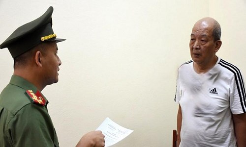 Khởi tố một người nước ngoài lưu trú bất hợp pháp lừa đảo hơn 600 triệu đồng - Anh 1