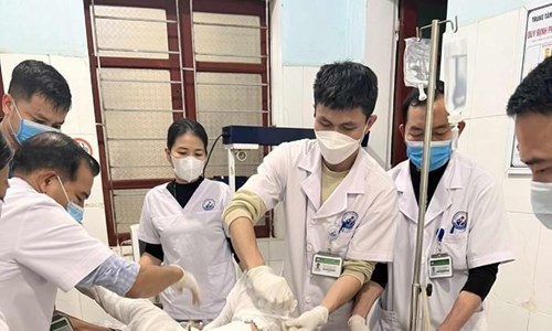 Người đàn ông tẩm xăng tự thiêu vì mâu thuẫn với vợ - Anh 1