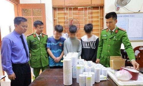 Học trên mạng, nhóm học sinh tự chế gần 3 yến pháo nổ chơi Tết - Anh 1