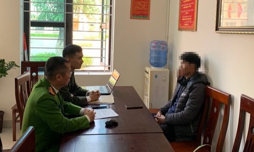 Bị phạt 7,5 triệu đồng vì xúc phạm cán bộ xã trên Facebook - Anh 1