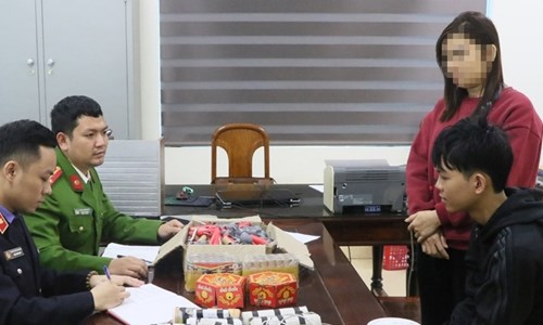 Khởi tố nam sinh tự chế hơn 200 quả pháo nổ đốt trong đám cưới - Anh 1