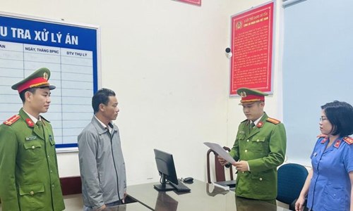 Hà Tĩnh: Khởi tố tài xế vi phạm nồng độ cồn lăng mạ và tấn công CSGT - Anh 1