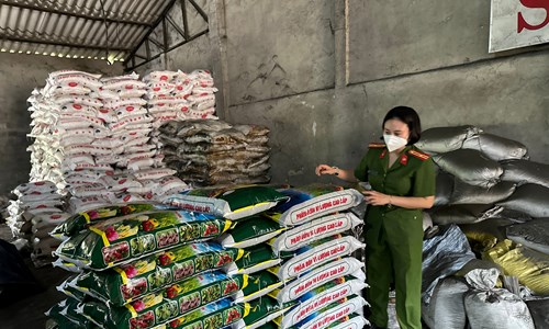 Khởi tố đối tượng sản xuất, buôn bán phân bón giả liên tỉnh - Anh 1