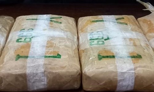 Bắt đối tượng vận chuyển trái phép 24.000 viên ma tuý qua biên giới - Anh 1