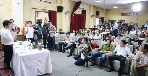Xung quanh việc cổ phần hóa VFS(Bài 4): Đối thoại công khai, lãnh đạo và nghệ sĩ 