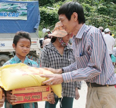 Lên với đồng bào Rục - Anh 4