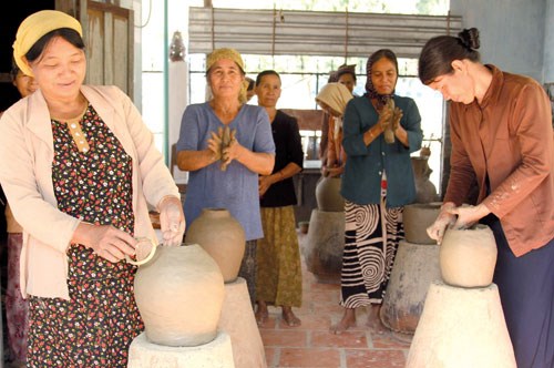 Làng gốm cổ nhất Đông Nam Á - Anh 1