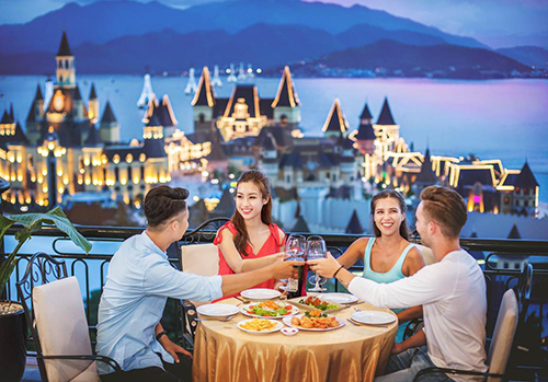 VINPEARL FESTIVE HOLIDAYS: ĐÓN LỄ Ở THIÊN ĐƯỜNG, TƯNG BỪNG NHẬN QUÀ KHỦNG - Anh 3