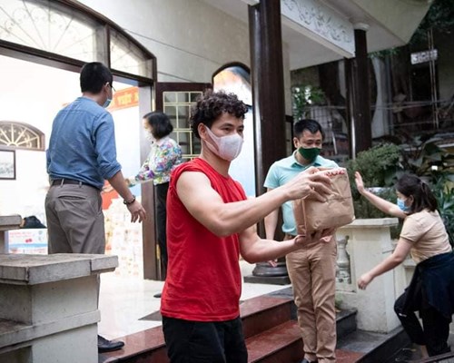 Xuân Bắc, Tự Long kêu gọi ủng hộ thực phẩm cho người nghèo Hà Nội - Anh 1