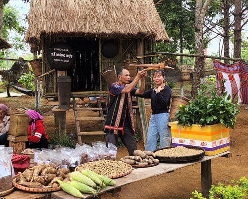 Kon Tum: Khai mạc các sự kiện Văn hoá – Du lịch huyện Kon Plông năm 2023 - Anh 4